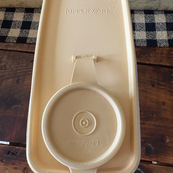 Tupperware Vintage Cereal Container - Picture 2 of 6